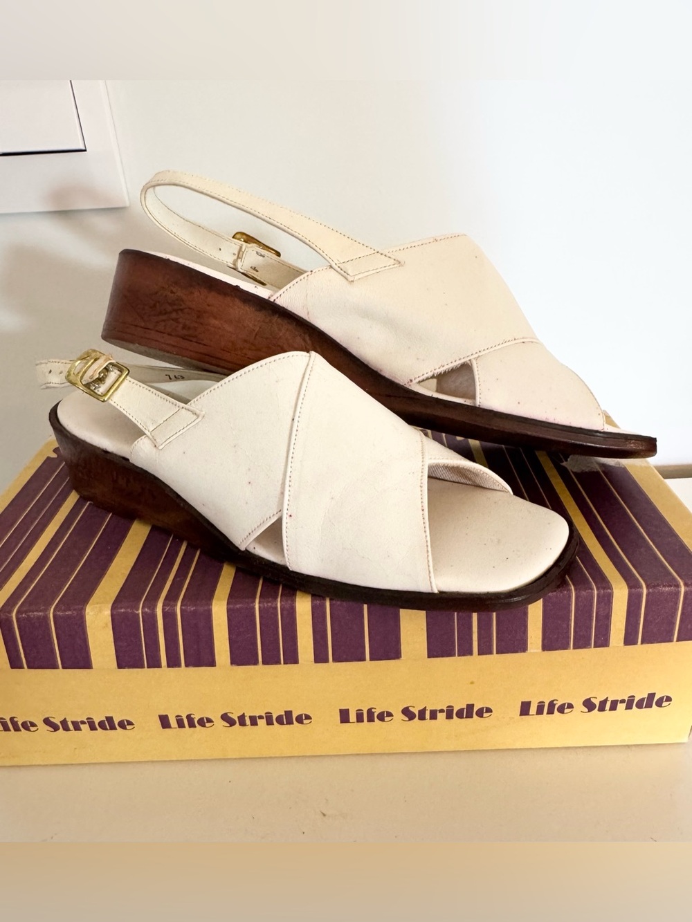 Vintage Life Stride Cream Crossband Slingback Wedge Sandals original box